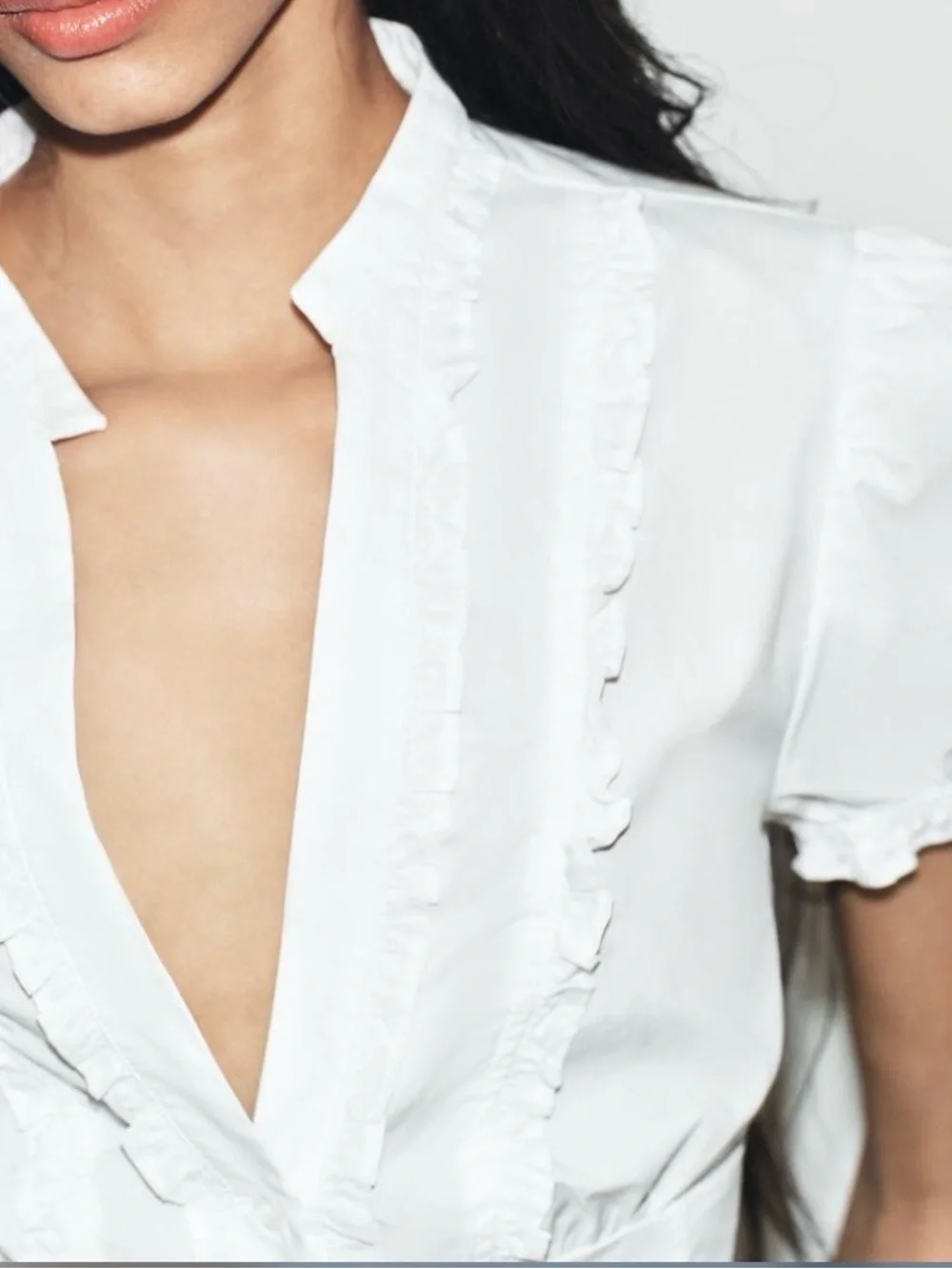 🆕- ZARA White Cotton Ruffle Front Fitted Top. Size: small